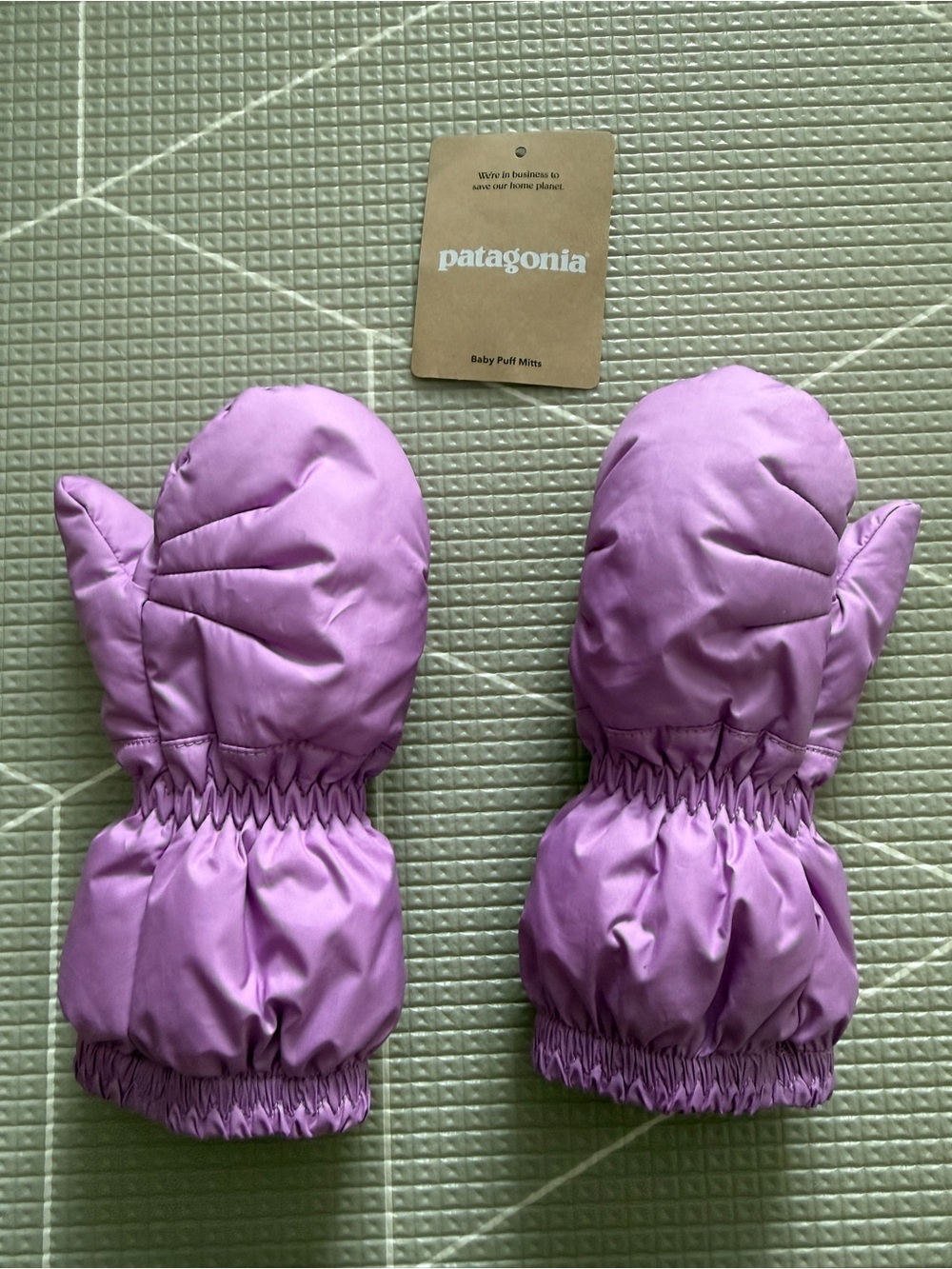 EUC Patagonia Baby Puff Mittens - Purple (size 6-12 months)